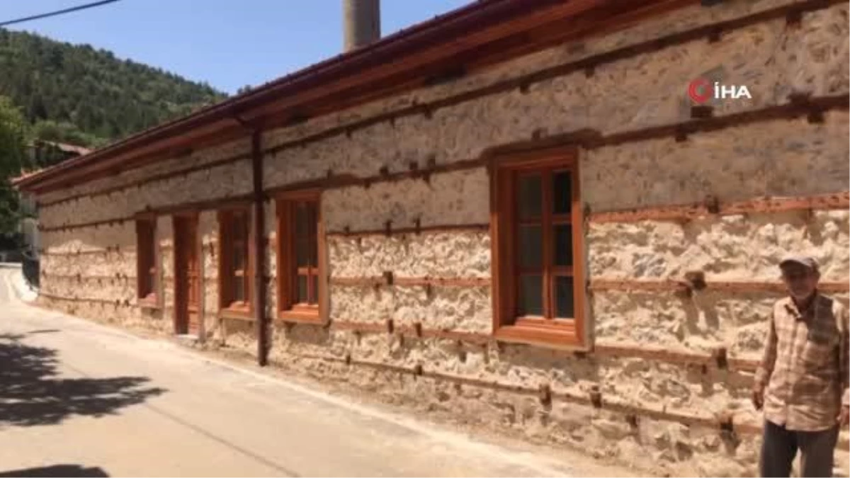 Osmanlı mimarisi düğmeli ev statüsündeki tarihi ilkokul restore edilip yeniden ayağa kaldırıldı