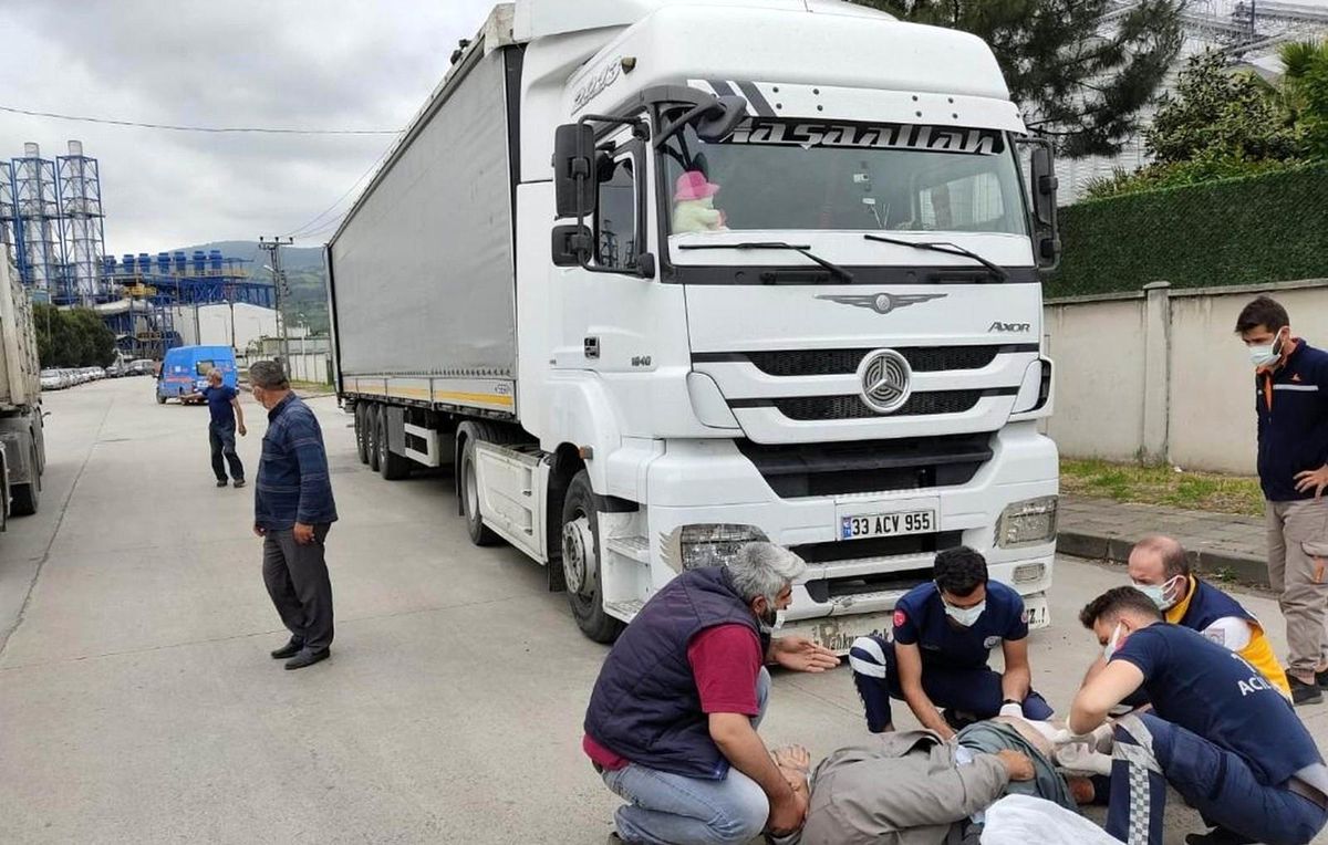 Son dakika haberi | Park edilmek istenen tırdan düşerek hastanelik oldu