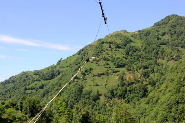 Rizeli genç kıvrak zekası ile çay toplamayı kolaylaştırdı