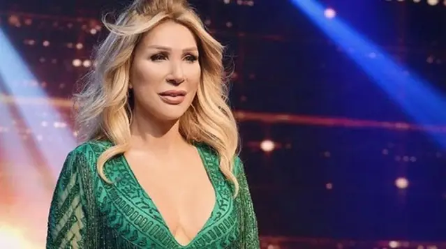 Seda Sayan tatilde nasıl bronzlaştığını anlattı, herkes parmağındaki tektaşın büyüklüğüne takıldı Seda Sayan tatilde nasıl bronzlaştığını anlattı, herkes parmağındaki tektaşın büyüklüğüne takıldı