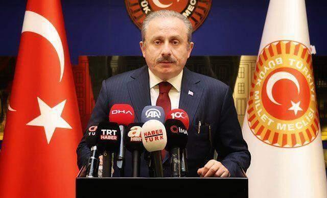 Sedat Peker'den her ay 10 bin dolar alan siyasetçi muhalefetin gündeminden düşmüyor! CHP'li vekil köprüye pankart astı Sedat Peker'den her ay 10 bin dolar alan siyasetçi muhalefetin gündeminden düşmüyor! CHP'li vekil köprüye pankart astı