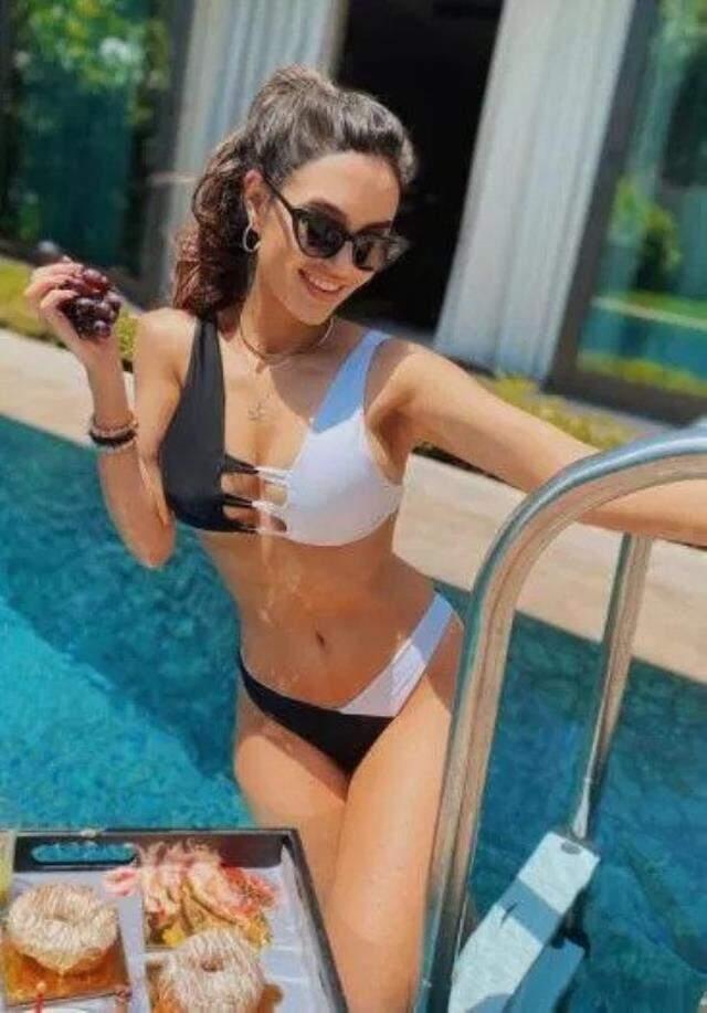 Tatil için Antalya'yı tercih eden güzel spiker Eva Murati'nin cesur pozlarına beğeni yağdı Tatil için Antalya'yı tercih eden güzel spiker Eva Murati'nin cesur pozlarına beğeni yağdı