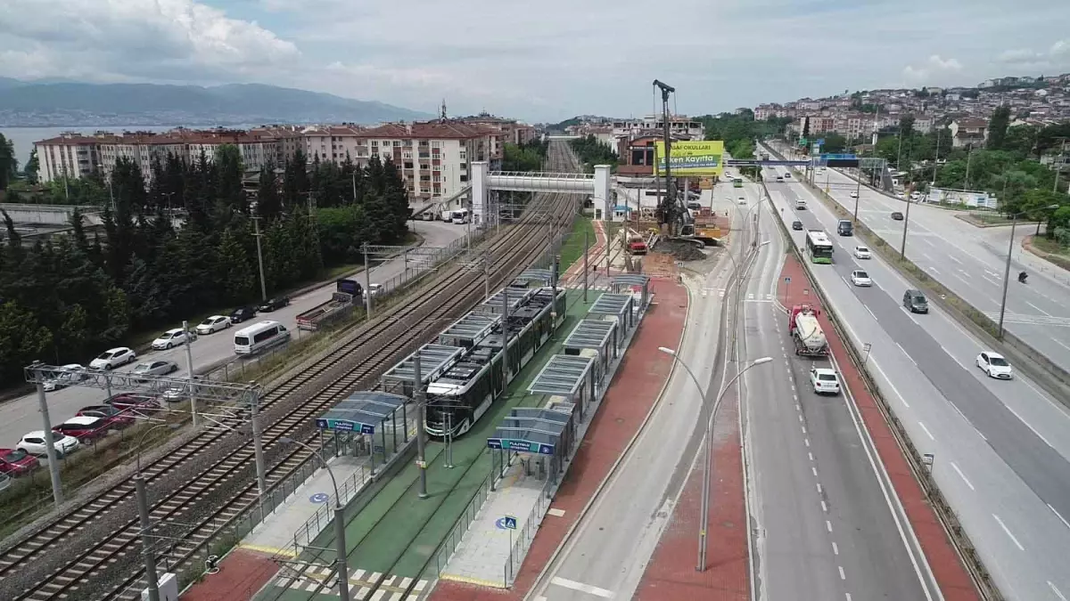 Tramvay yaya köprüsü temel kazıkları çakılmaya başlandı