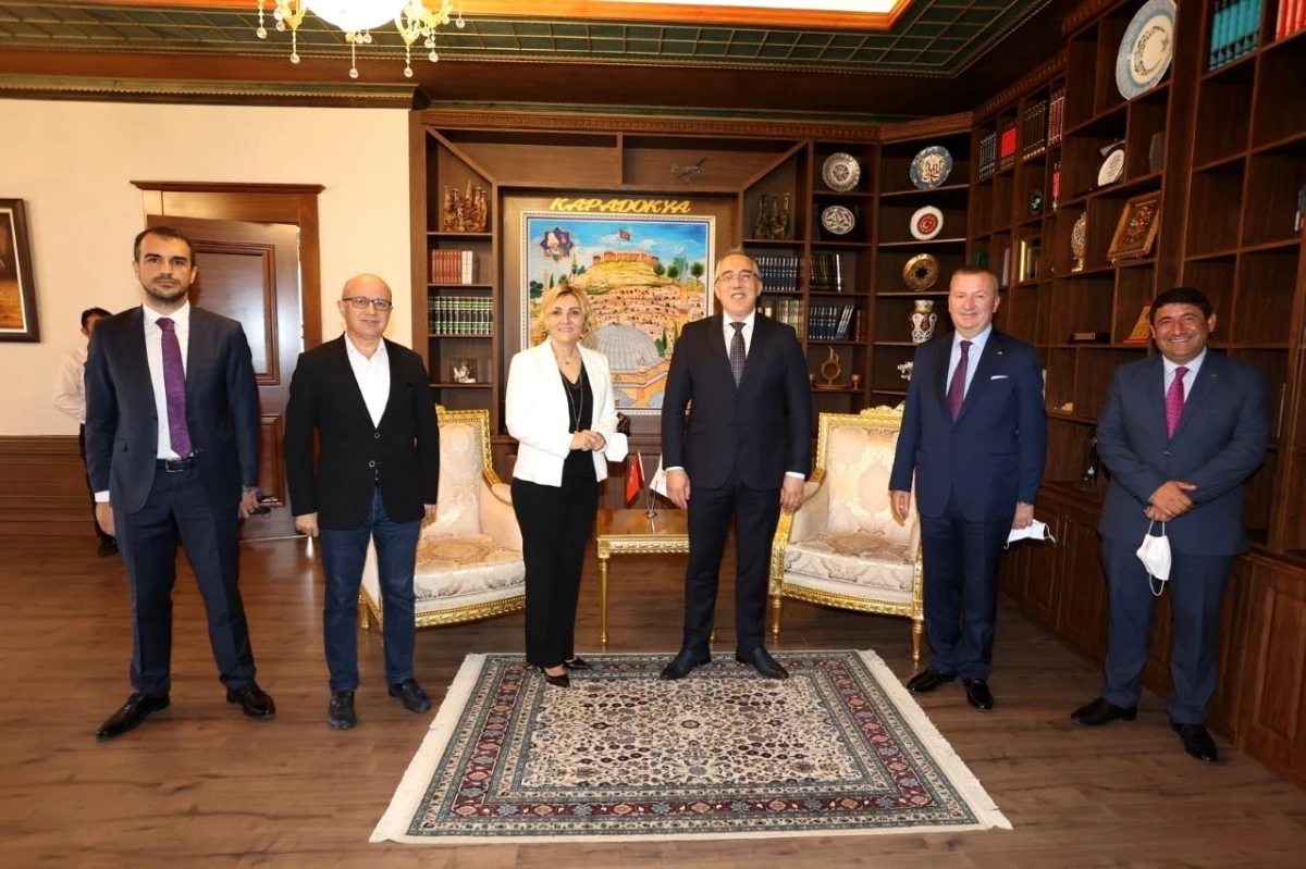 TÜROB Başkanı Eresin, Belediye Başkanı Savran\'ı ziyaret etti