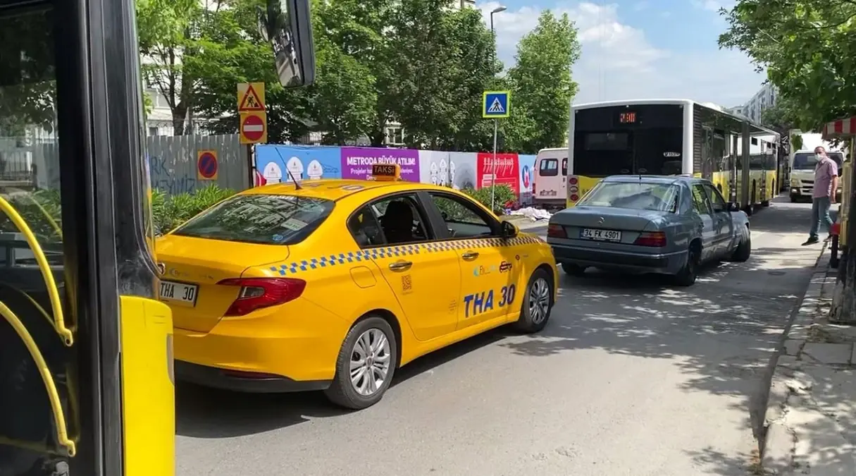 Yenibosna\'daki hatalı trafik düzenlemesi ve kavşak inşaatı sürücüleri çıldırttı