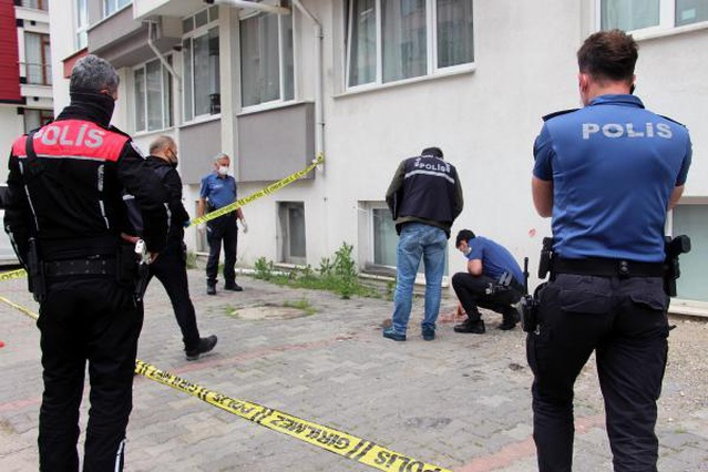 3'üncü kattan düştü, alkol aldığı öğrenilmesin diye yaralı halde kaçtı 3'üncü kattan düştü, alkol aldığı öğrenilmesin diye yaralı halde kaçtı