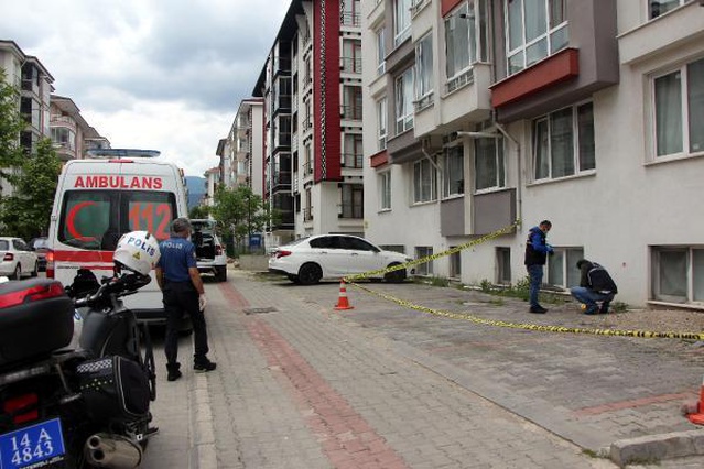 3'üncü kattan düştü, alkol aldığı öğrenilmesin diye yaralı halde kaçtı 3'üncü kattan düştü, alkol aldığı öğrenilmesin diye yaralı halde kaçtı