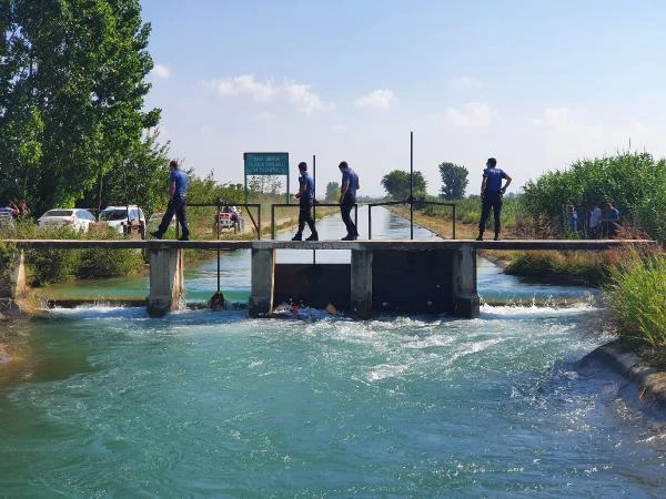 Su kanalına düşen aracın içindeki gençlerin cansız bedenleri kilometrelerce ötede bulundu