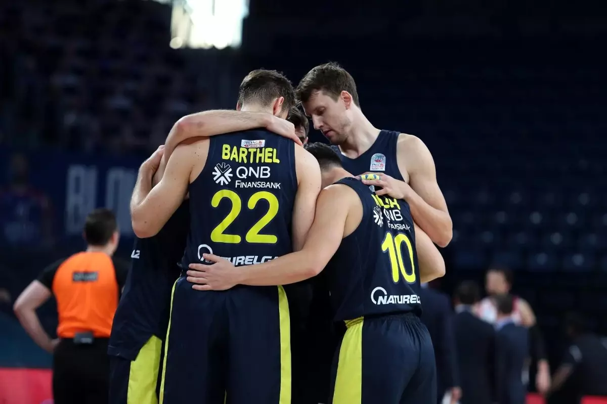 Anadolu Efes, seride 2-0 öne geçti