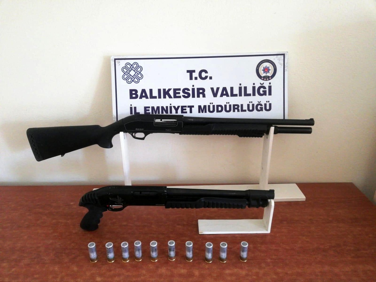 Son dakika haber: Balıkesir\'de polisten 14 aranan şahsa gözaltı