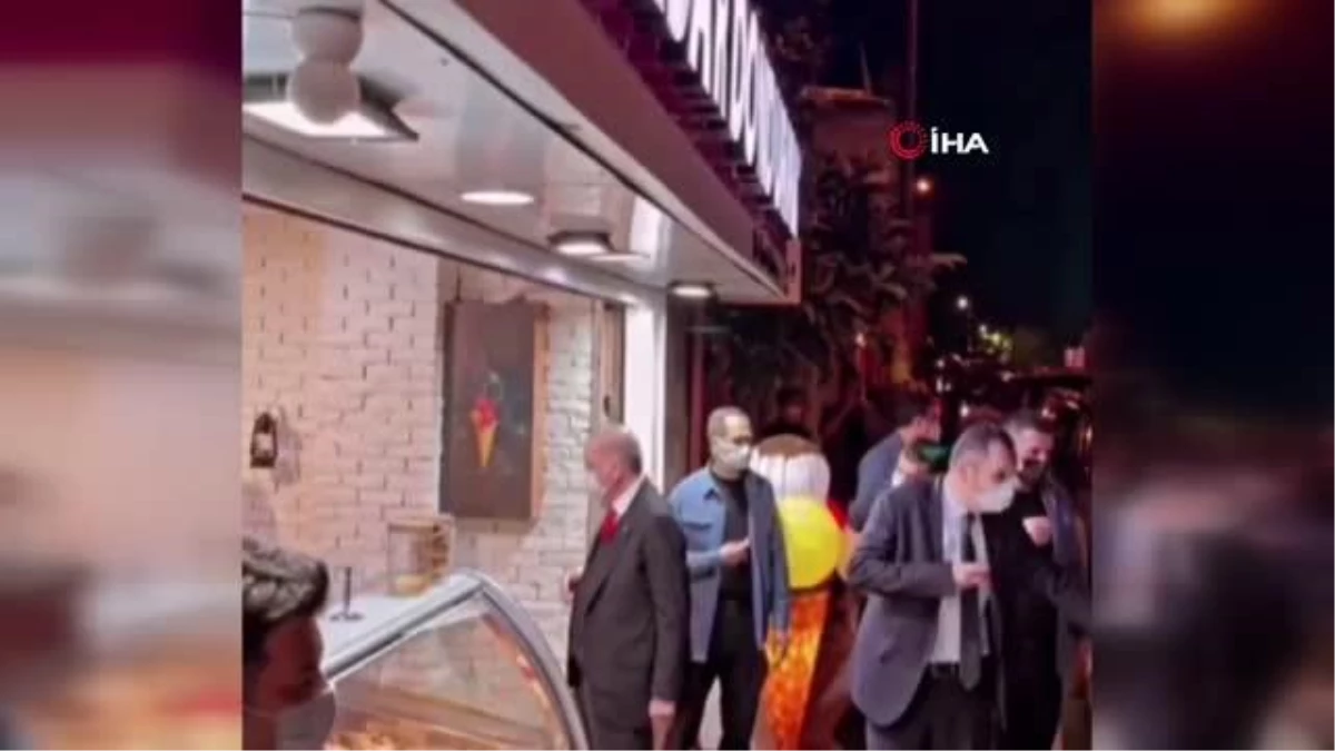 Son dakika haberi... Cumhurbaşkanı Erdoğan, Beylerbeyi\'nde dondurmacıya uğradı