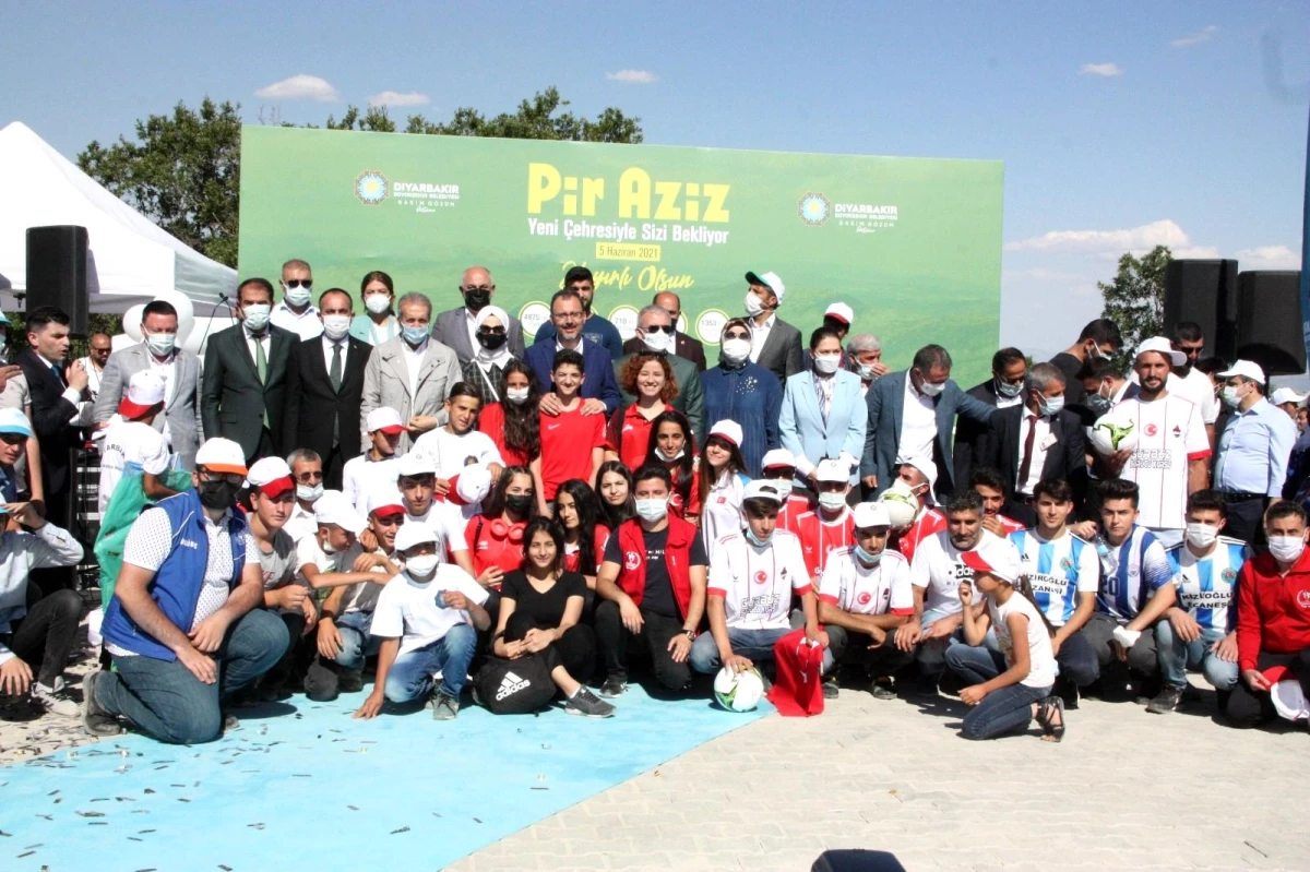 Diyarbakır\'daki Pir Aziz Parkı, yamaç paraşütü ve uçurtma festivaliyle açıldı