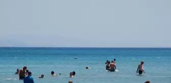 Dünyaca ünlü Altınkum Plajı'nda kısıtlamasız ilk cumartesi gününde yoğunluk yaşandı