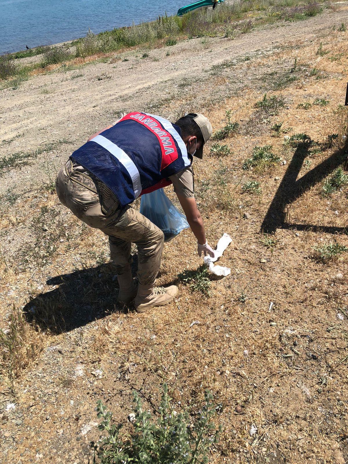 Elazığ\'da jandarma ekipleri çevre temizliği yaptı