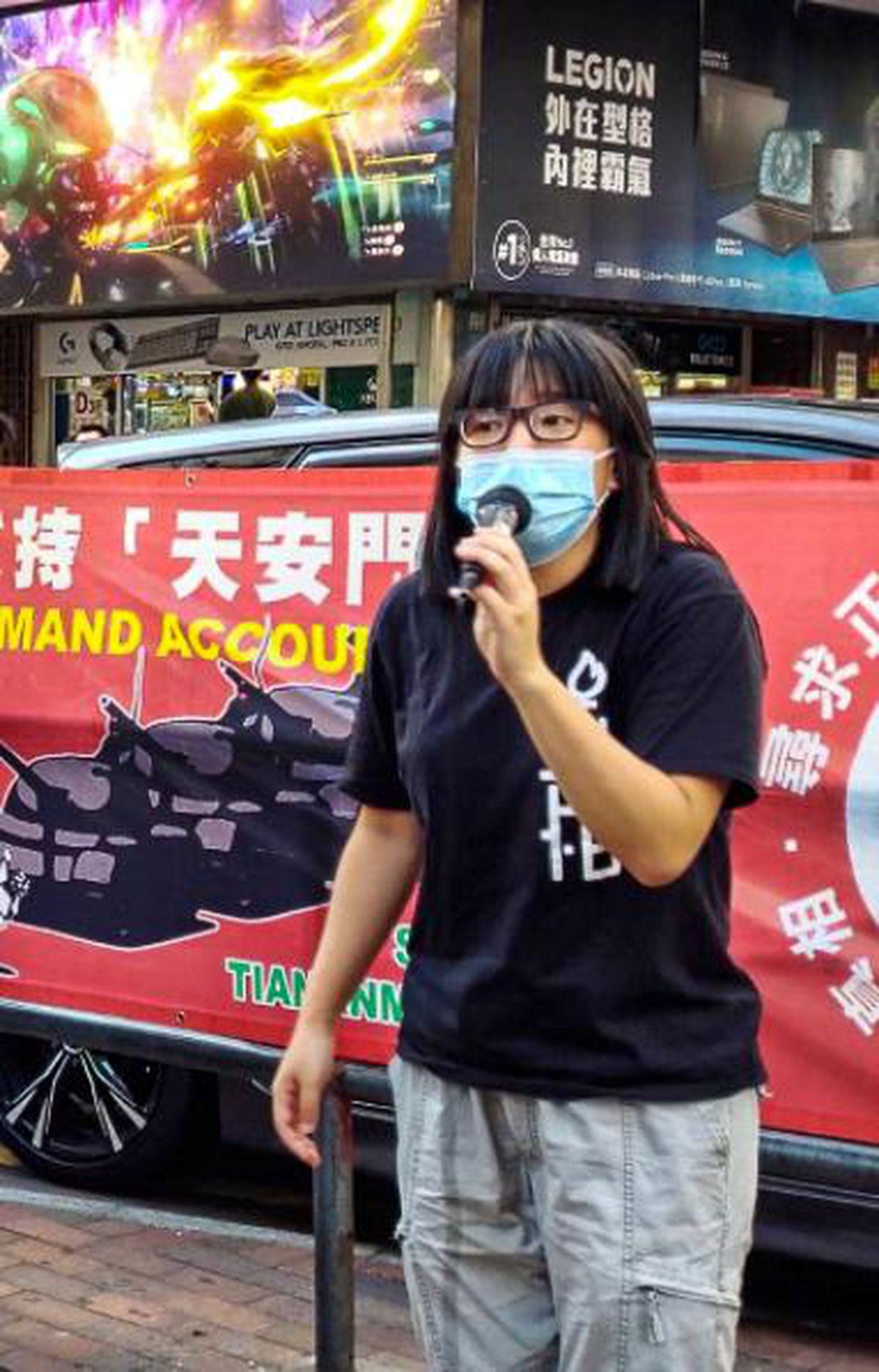 Hong Kong\'da Tiananmen katliamı için tören düzenleyen avukat serbest bırakıldı