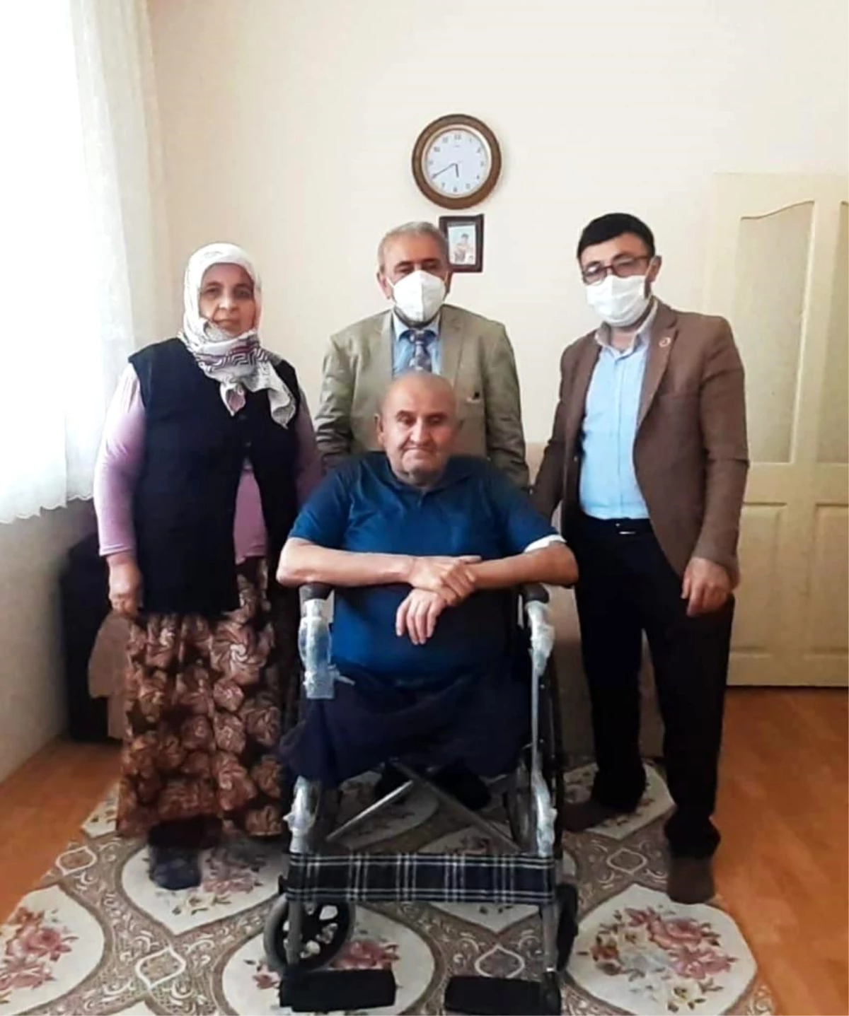 İl Genel Meclis Başkanı Bektaş\'tan diyaliz hastasına tekerlekli sandalye