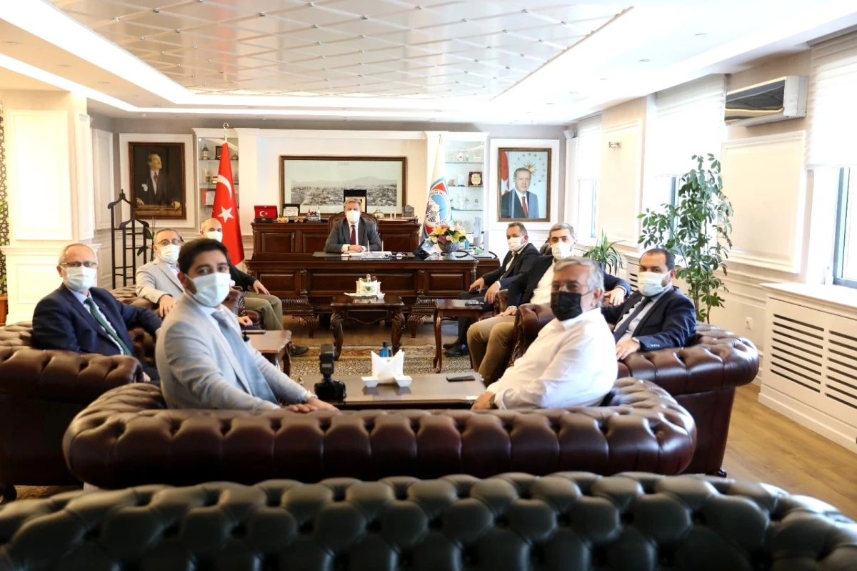 İlim Yayma Vakfı Mütevelli Heyeti Üyeleri Başkan Palancıoğlu\'nu ziyaret etti
