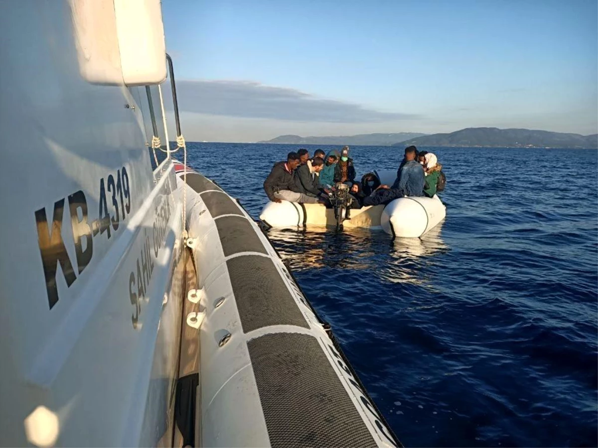 İzmir açıklarında 17 düzensiz göçmen kurtarıldı