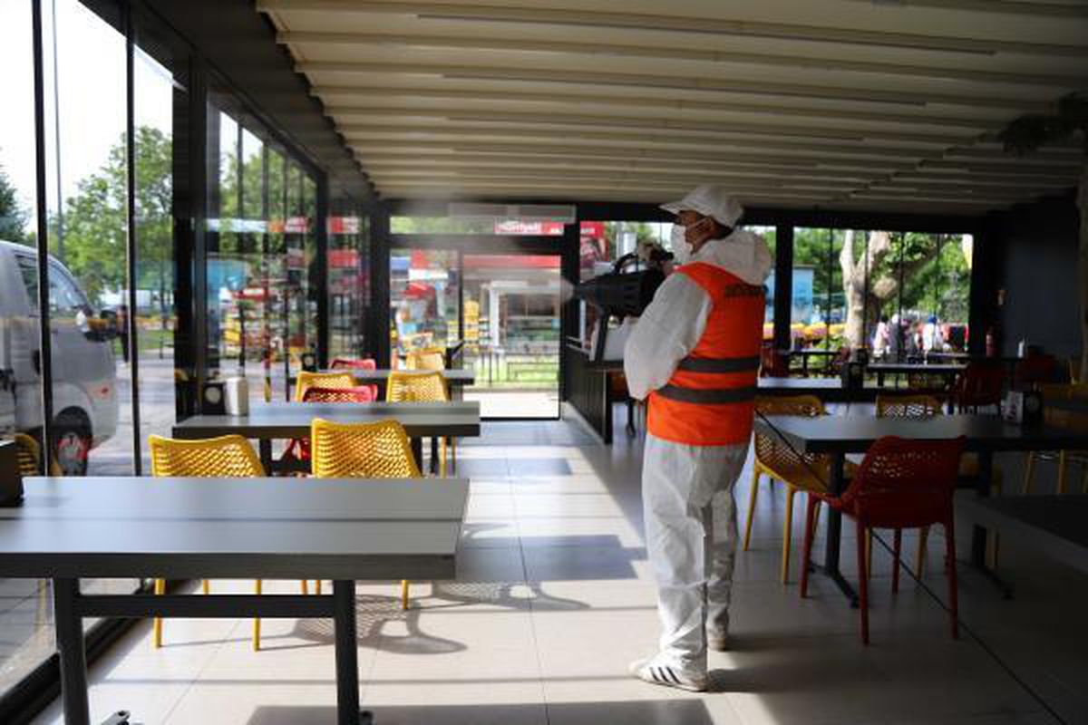 Kartal\'da kafe ve restoranlar dezenfekte ediliyor