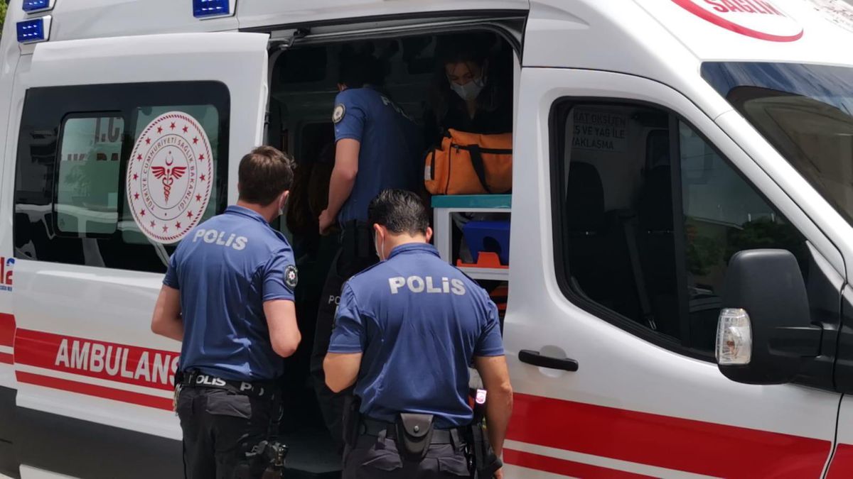 Kocaeli\'de silahının kazara ateş alması sonucu yaralanan esnaf hastaneye kaldırıldı