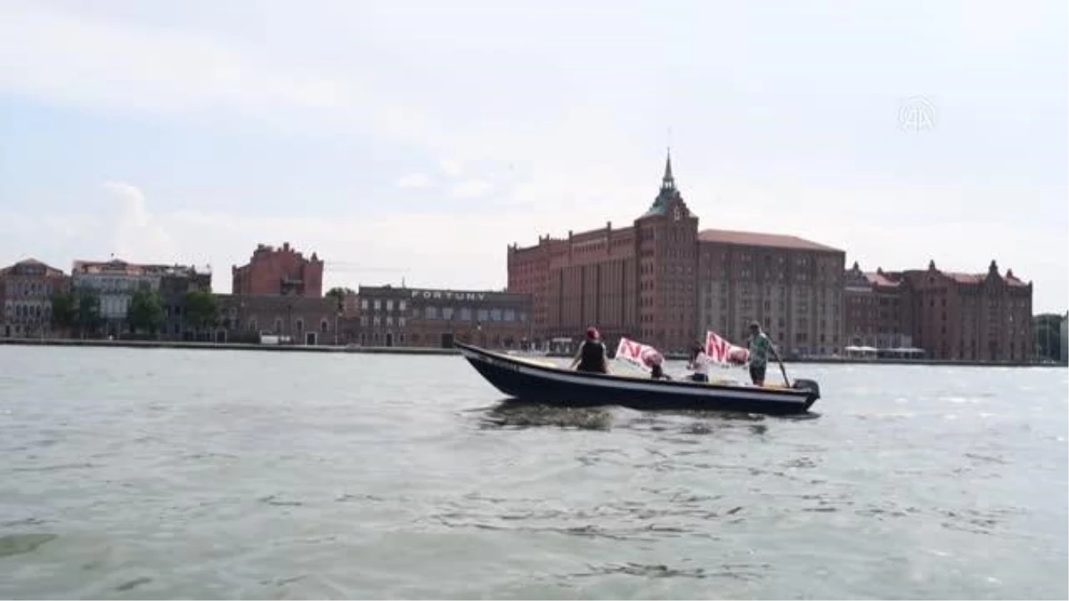 Kruvaziyer gemilerinin Venedik\'e geri dönüşü protestolarla karşılandı
