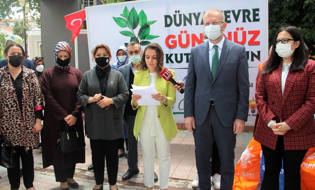 Kütahya\'da AK Parti, kalem fidan tohumu dağıttı