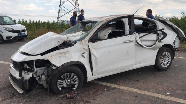 Kuzey Marmara Otoyolu'nda otomobil devrildi: 1 kişi hayatını kaybederken, 2 yaralı var Kuzey Marmara Otoyolu'nda otomobil devrildi: 1 kişi hayatını kaybederken, 2 yaralı var