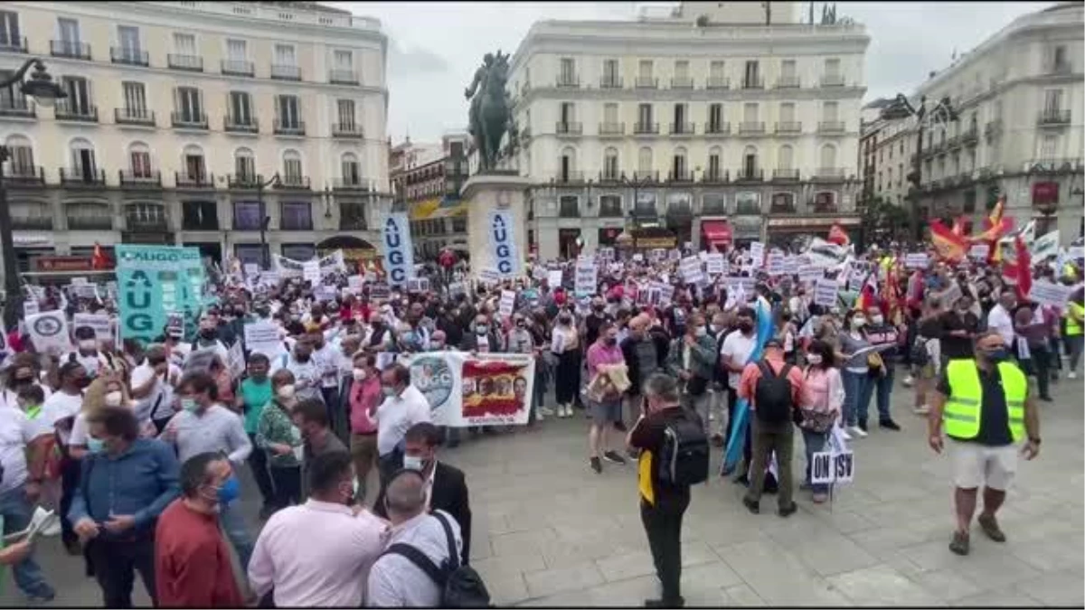 MADRİD- İspanya\'da jandarma çalışanları sosyal haklarının genişletilmesi talebiyle meydanlara indi