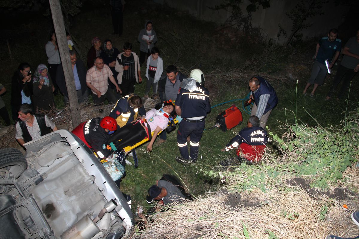 Son dakika haber | Manisa\'daki trafik kazasında 3 kişi yaralandı