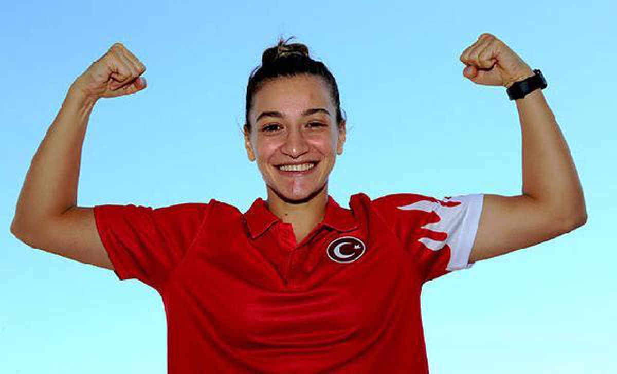Milli boksör Buse Naz Çakıroğlu olimpiyat kotası aldı