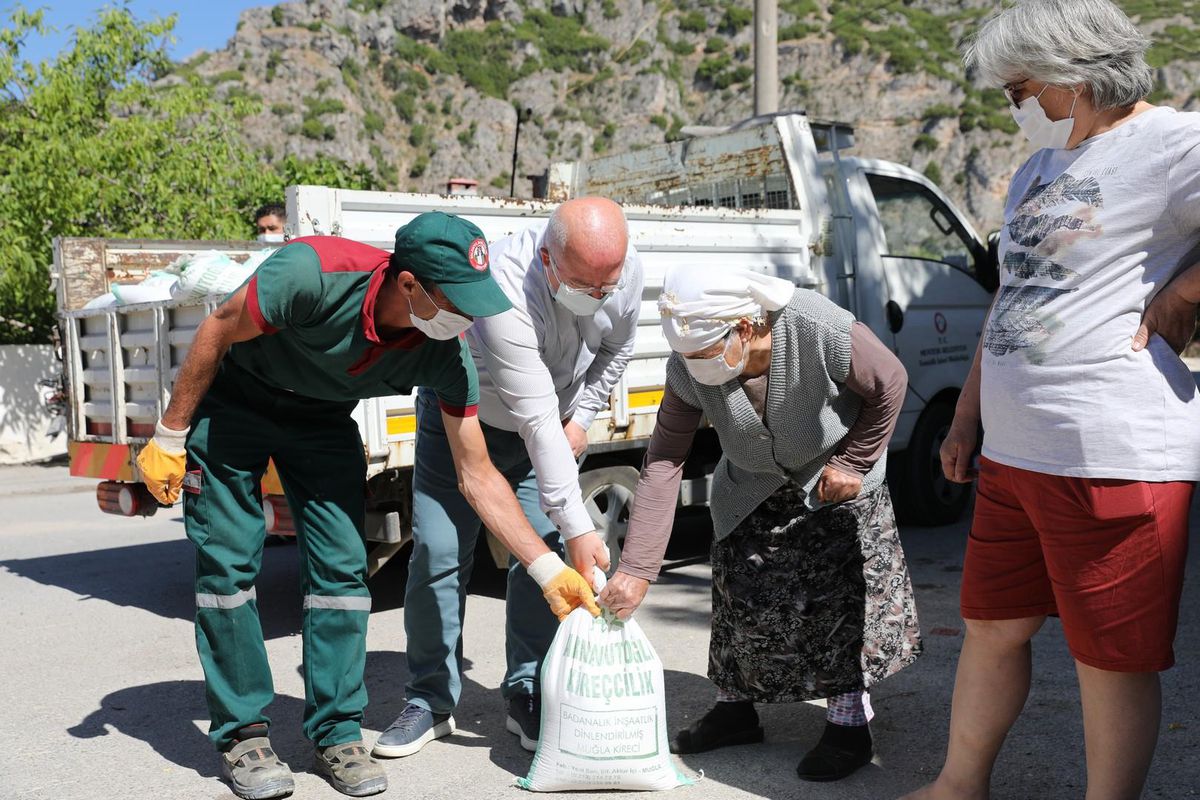 Muğla\'da Dünya Çevre Günü\'nde 30 ton kireç dağıtıldı
