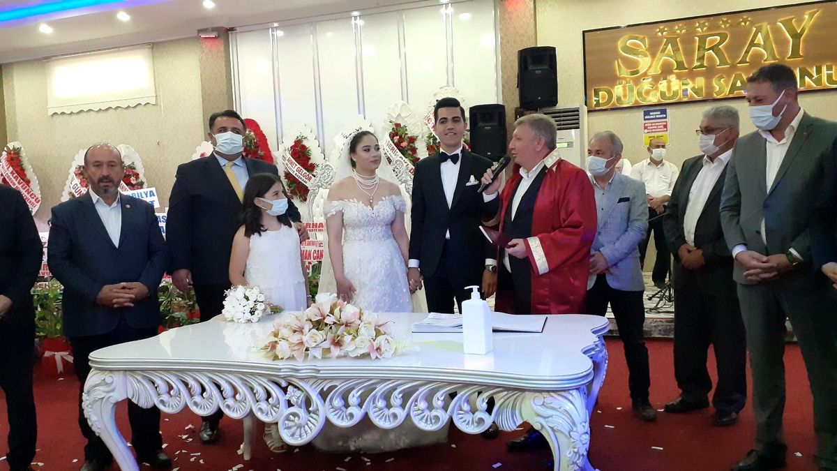 Osmancık\'ta siyaset ve iş dünyasını buluşturan düğün
