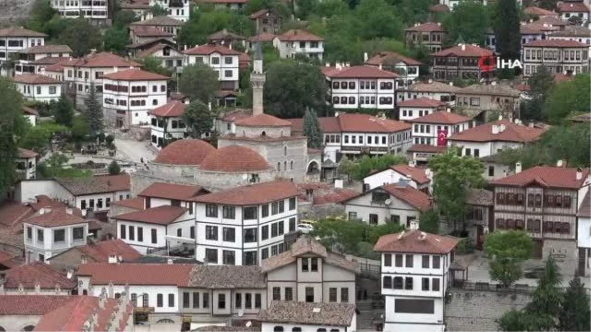 Osmanlı kenti \'Safranbolu\' hareketlendi, esnafın yüzü gülmeye başladı