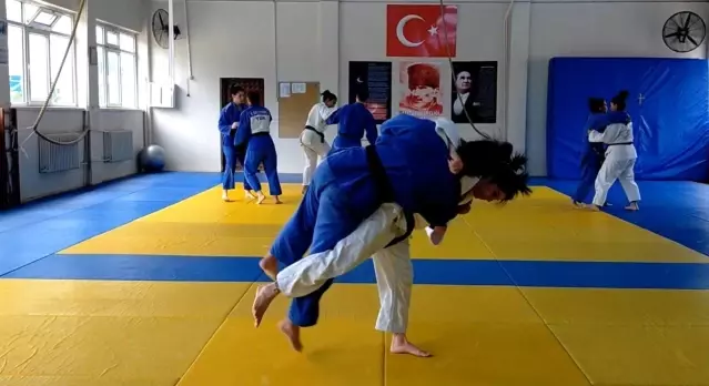 (Özel haber) Yüzde 90 görme engelli Ecem Taşın, judo ile engelleri kaldırdı