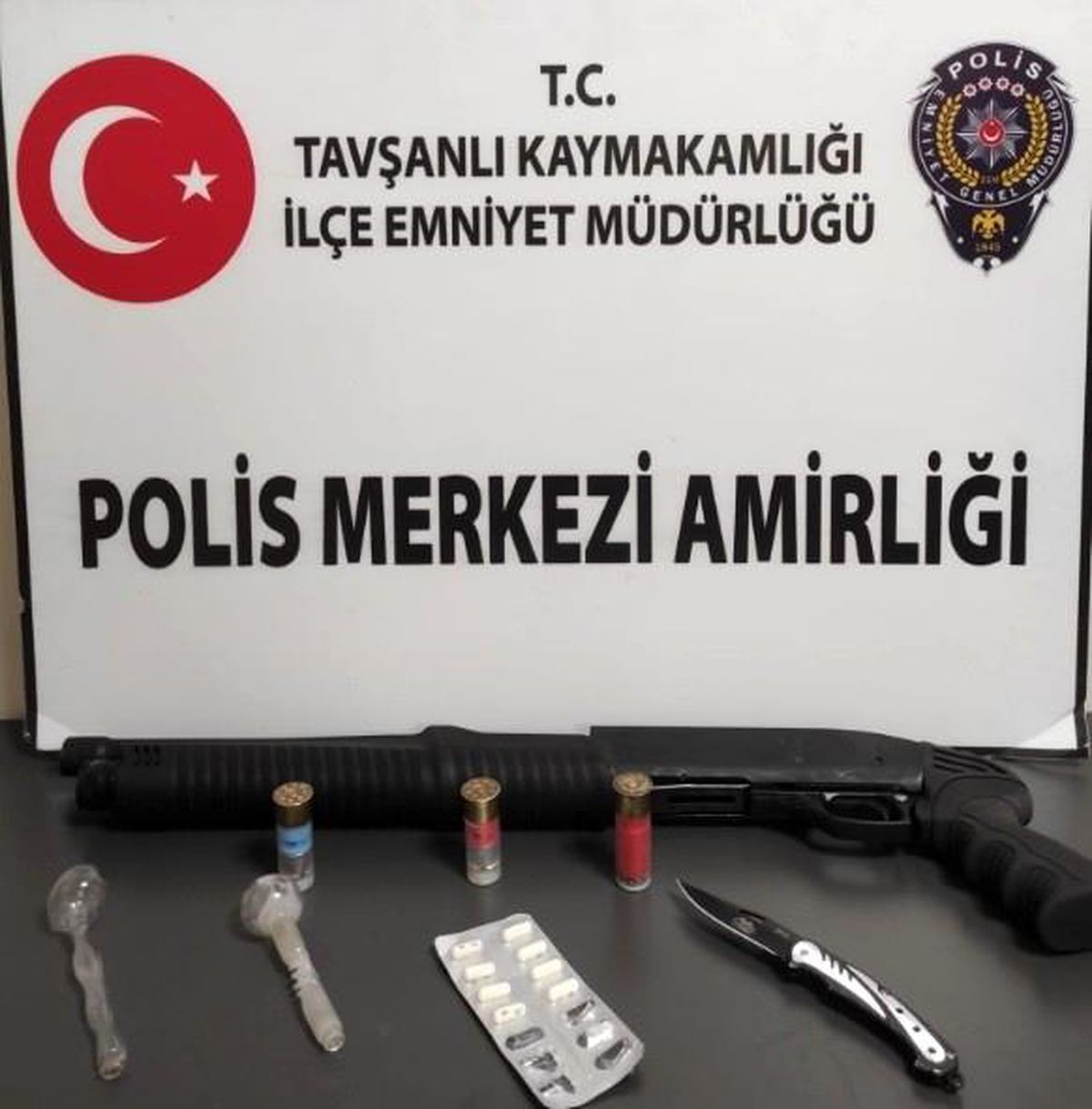 Park halindeki otomobilde uyuşturucu düzeneği ve pompalı tüfek ele geçirildi