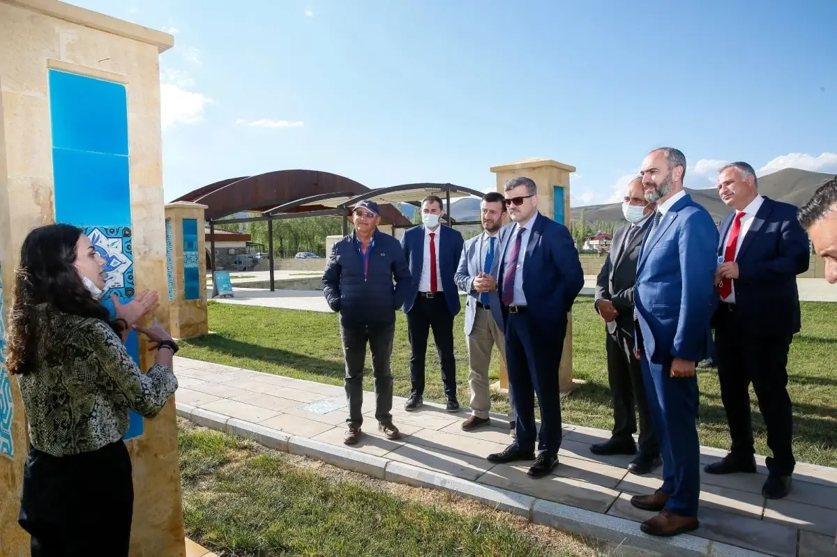 Son dakika haberleri: Rektör Türkmen, Gençlik ve Spor Bakanlığı ve Gazi Üniversitesi heyetleri ile birlikte Kenan Yavuz Etnografya Müzesini ziyaret etti