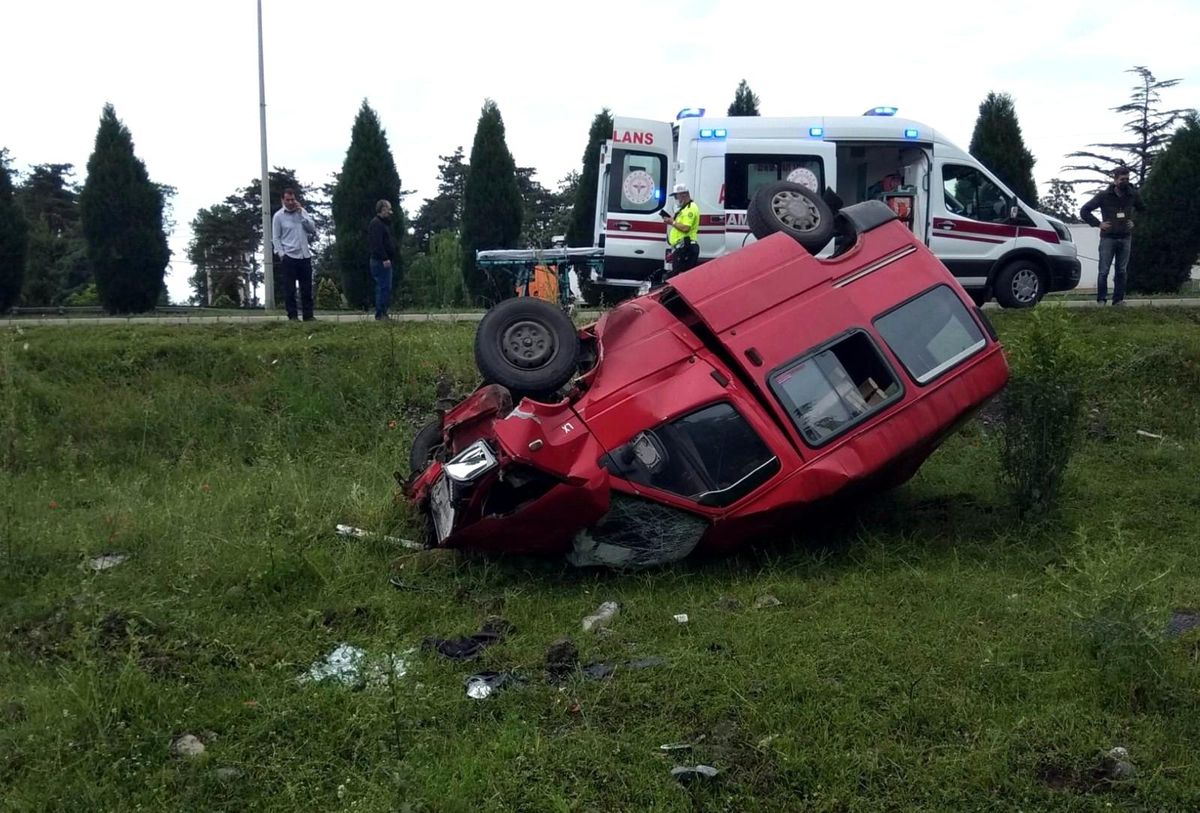 Samsun\'da minibüs takla attı: 1 yaralı