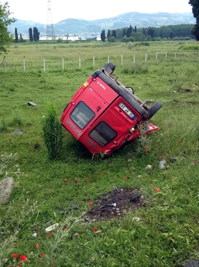 Samsun'da minibüs takla attı: 1 yaralı