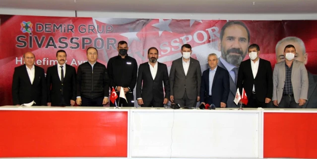 Sivasspor, Rıza Çalımbay'la 1 yıl daha yola devam edecek