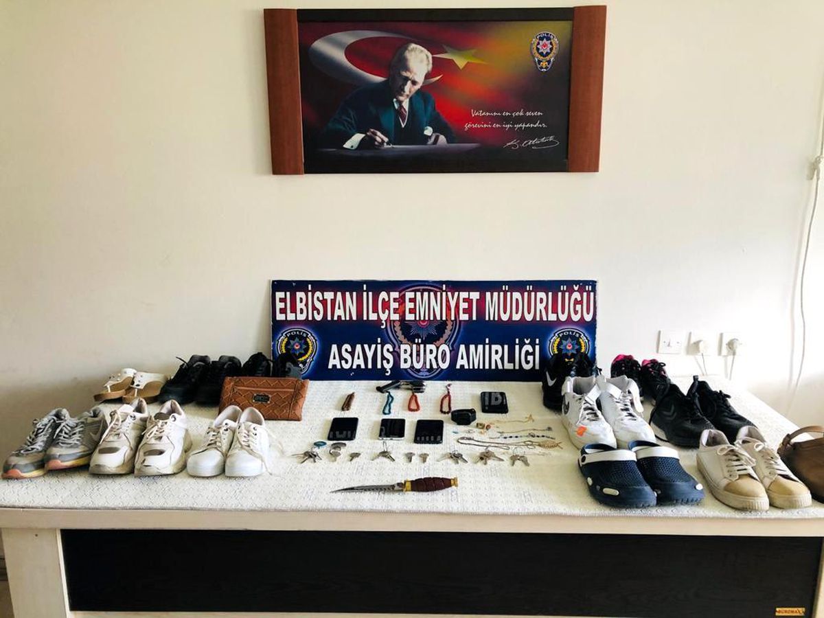 Soydukları evden ayakkabı ve paspası da çalan hırsızlar tutuklandı