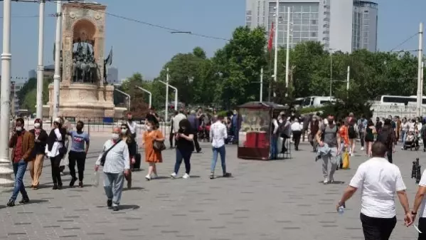 İSTANBUL ? TAKSİM MEYDANI'NDA YOĞUNLUK