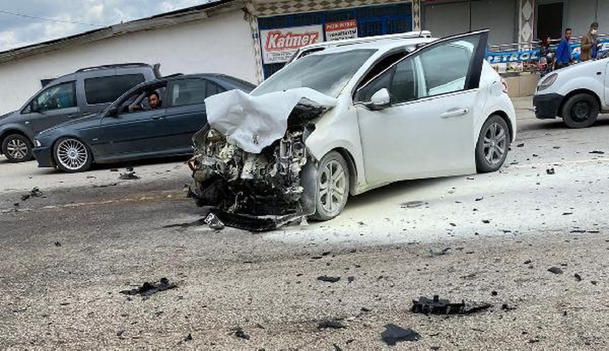3\'ü çocuk 4 kişinin yaralandığı kaza kamerada