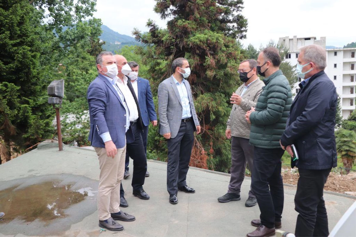 AK Parti Rize Milletvekili Osman Aşkın Bak, Ziraat Botanik Çay Bahçesini inceledi