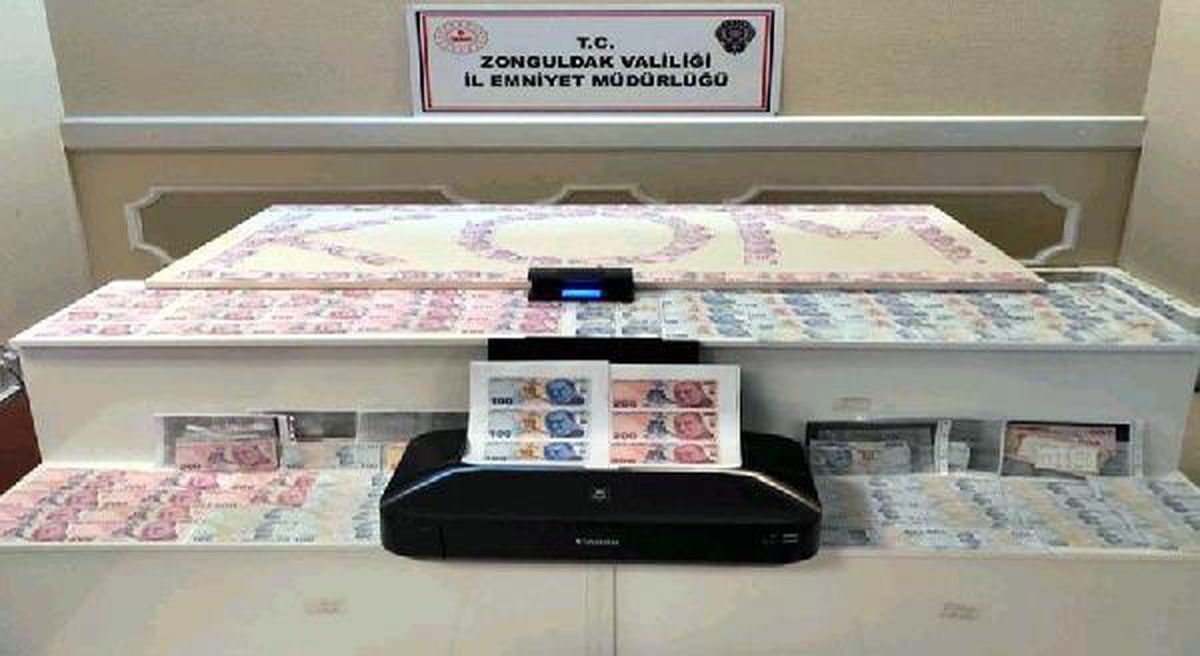ATM\'ye sahte para yatırıp gerçek para çeken çift yakalandı