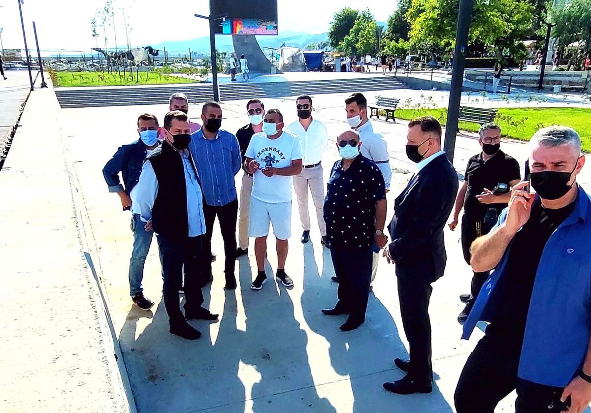 Başkan Yılmaz Edremit\'te esnafı dinledi