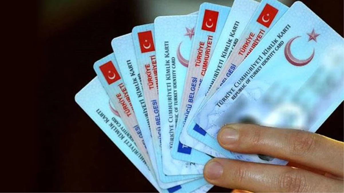 Bir dönem sona eriyor! Türkiye\'den KKTC\'ye giden vatandaşlar eski kimliklerle giriş yapamayacak