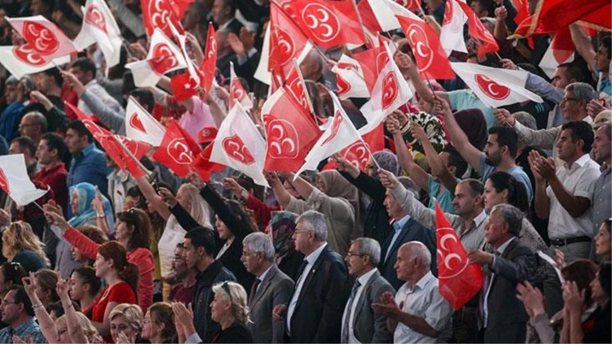 "CHP\'den başka parti kazanamaz" diyerek MHP\'den istifa etti! Yanında 2 bin kişiyi de götürüyor