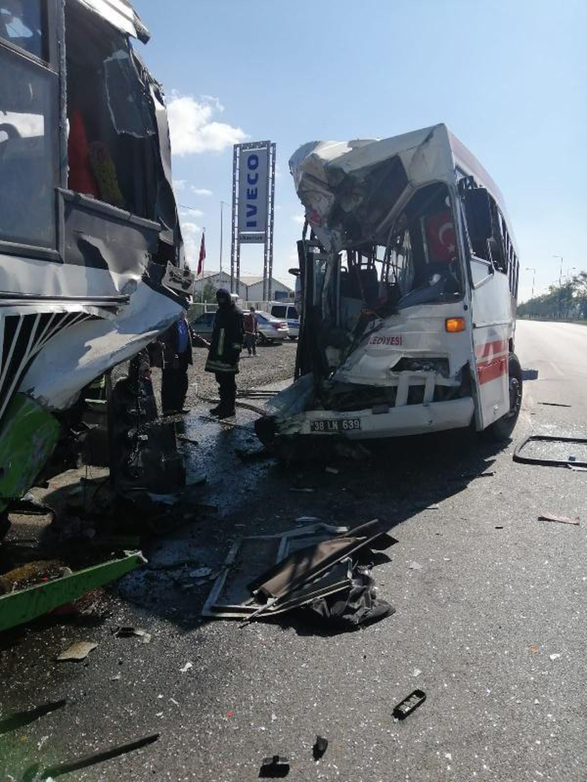 Kayseri\'de belediye otobüsü, halk otobüsüne çarptı: 2 yaralı