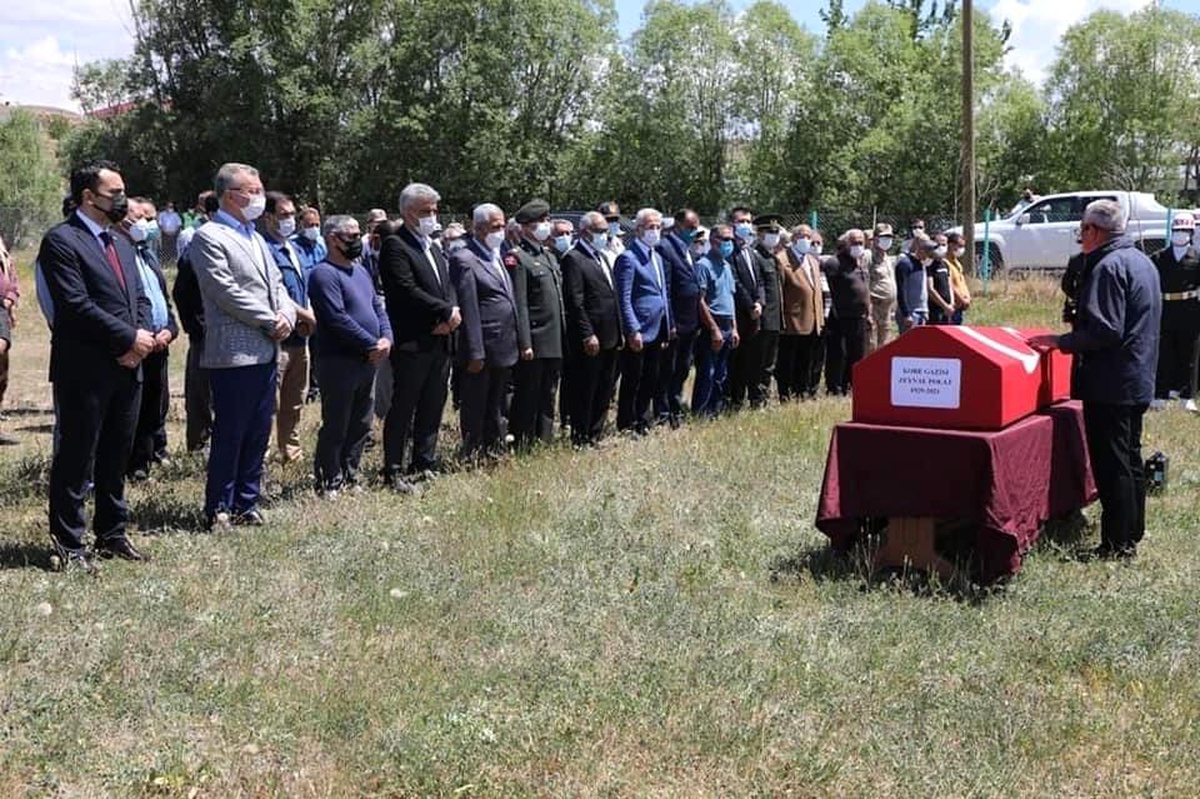 Kore Gazisi, 23 yıl önce kendisi için hazırladığı köy mezarlığına defnedildi