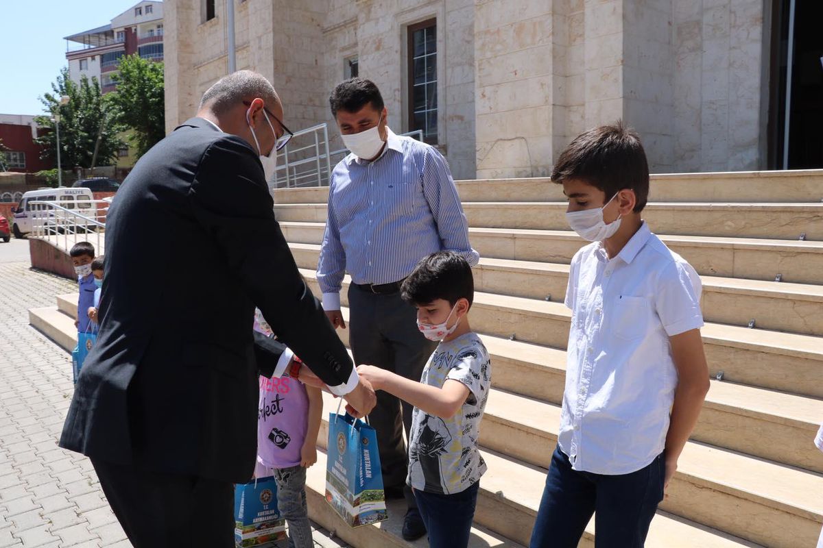 Kurtalan\'da düzenlenen yarışmada dereceye giren öğrencilere ödül verildi